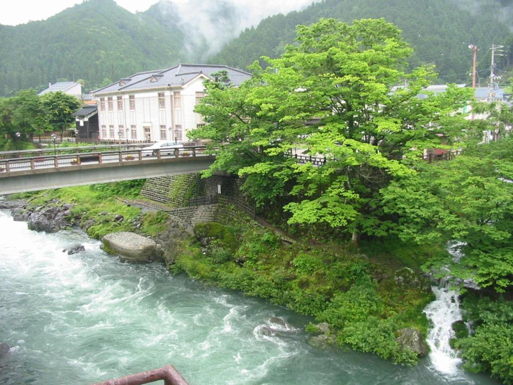 Miharaya Ryokan Гуджо Екстериор снимка
